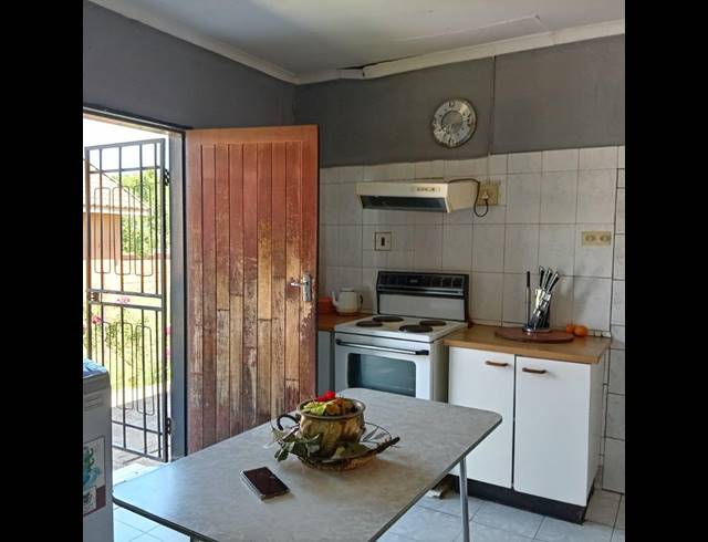 BEDROOM HOUSE FOR SALE IN SEBOKENG ZONE 6